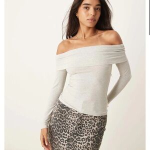 Abercrombie & Fitch Light Gray Off-Shoulder Sweater